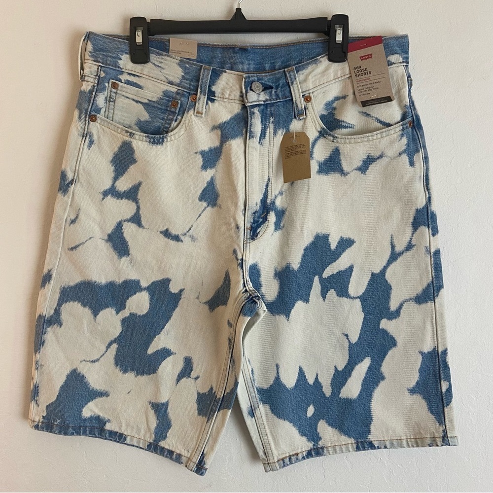 NWT Levi’s 469 Men Loose Tear Drop Jean Shorts Blue Bleach